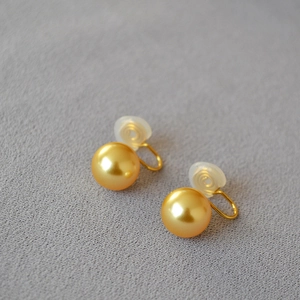 Détails de boucles d'oreilles clips perles rondes avec finition dorée et coussinets