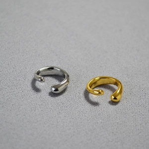 Ακανόνιστα σκουλαρίκια ear cuff σε χρυσό και ασήμι με εφέ καθρέφτη και σχήμα σταγόνας