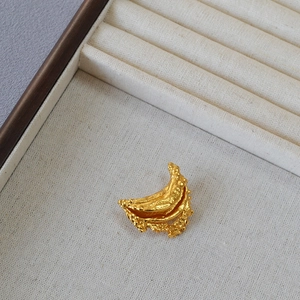 French Vintage Brass Gold Plated Lava Texture Irregular Moon Boat Brooch For Women Autumn Winter Coat Decorative Pin Jewelry
