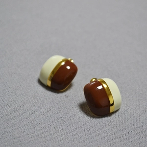Retro geometric square enamel stud earrings in burgundy and beige with gold metal accents