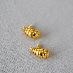 Boucles d'oreilles minimalistes dorées en spirale creuse avec texture brillante