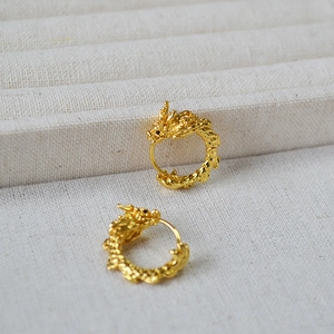 Boucles d'Oreilles Créoles en Cuivre Plaqué Or Vintage pour Femmes Sculpture de Dragon du Zodiaque Bijoux de Boucle d'Oreille