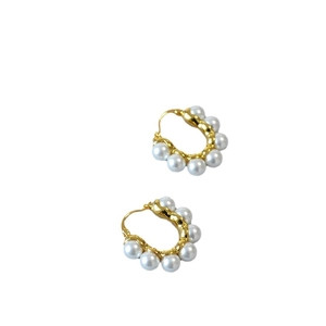 Créoles dorées vintage à perles baroques pour une collection de bijoux féminins élégants