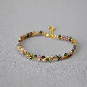 Buntes Turmalin-Perlenarmband mit verstellbarer vergoldeter Kette im Vintage-Stil