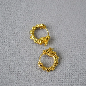 Boucles d'oreilles dragon 3D en laiton plaqué or avec détails de tête et d'écailles