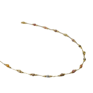 Collier bohème minimaliste avec pierres naturelles facettées sur fine chaîne en or