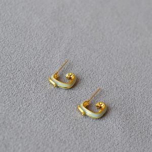Minimalist C-shaped enamel dragon earrings in gold and blue finish for women