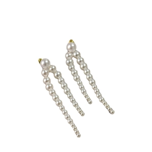 Boucles d'oreilles pendantes dorées à perles blanches en dégradé, design en forme de U