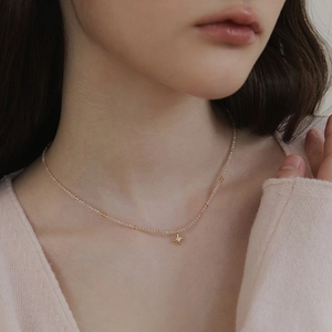 Collier élégant en perles champagne avec pendentif étoile scintillante pour femme