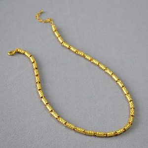 Collana a catena cilindrica strutturata placcata oro stile bambù con chiusura per donna