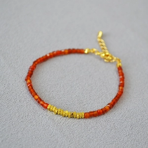 Minimalist agate beaded bracelet with faceted gold beads and adjustable lobster clasp
