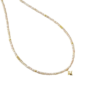 Collier élégant en perles de zircon rose avec un pendentif en forme d'étoile dorée