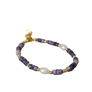 Elegant beaded bracelet with lilac crystals and freshwater pearls on gold clasp