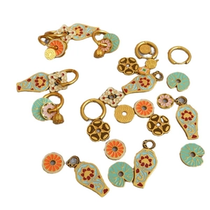 Set de boucles d'oreilles émail chinois aux motifs de lotus et nuages avec fini doré
