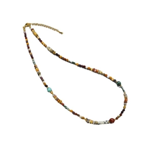 Collier de perles multicolores de style français avec pierres et fermoir doré