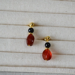 Retro beaded earrings with black agate and red gemstones on gold 925 silver needles