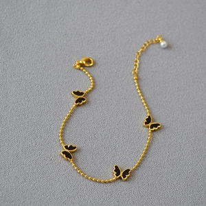 Bracelet Pendentif Papillon Laiton Plaqué Or Émail Noir Avec Faux Künstliche Perle Bijoux Élégants Minimalistes Pour Femmes
