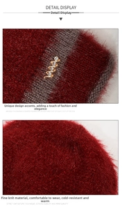 Détail du bonnet en tricot bordeaux avec texture pelucheuse et ornement en strass brillant