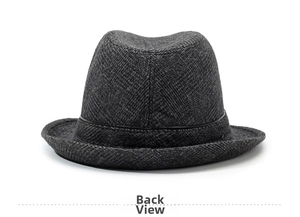 Vue arrière du chapeau fedora gris foncé avec texture tissée et bande en cuir