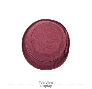 Vista dall'alto di un cappello da sole pieghevole bordeaux da donna con cuciture circolari