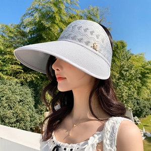 Visière en tricot gris clair à large bord avec motif ondulé respirant pour femme