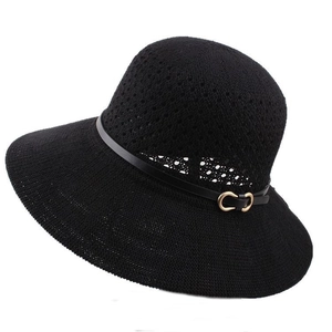 Eleganter schwarzer Strick-Sonnenhut mit breiter Krempe und goldener C-Schnalle für Damen