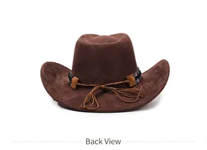Vista posteriore di un cappello da cowboy in camoscio marrone con fascia etnica