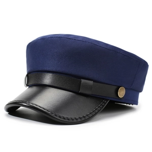 Casquette de marin bleu marine avec visière en similicuir et boucle dorée vintage