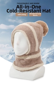 Vue détaillée du bonnet en maille kaki avec doublure polaire chaude et pompon décoratif