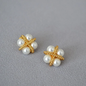 Élégantes boucles d'oreilles trèfle en perles dorées pour femmes de style vintage français