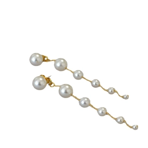 Elegant 925 silver needle drop earrings with gradient pearls and gold tassel chains