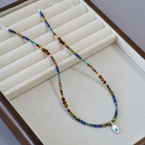 Collier en Perles de Pierre Naturelle Multicolore Rétro Français Bohème Avec Pendentif Turquoise Chaîne en Laiton Argenté Bijoux Femme
