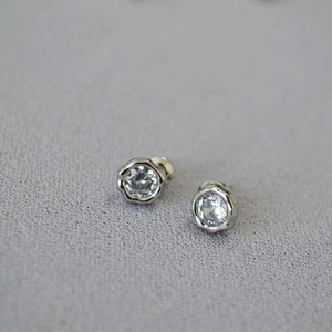 Minimalist 925 silver stud earrings with sparkling round zircon and petal-shaped bezel