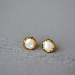 Boucles d'oreilles rondes minimalistes plaqué or avec incrustation en nacre