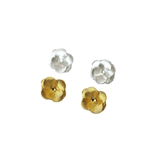 Orecchini a lobo a quadrifoglio 3D placcati oro e argento con trama radiale elegante