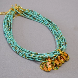 Collier Ethnique Vintage en Perles de Turquoise Laiton Plaqué Or Pendentif Papillon Fleur de Naissance Émail Fait Main Bijoux Femme