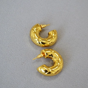 Classic gold plated hollow C-shaped hoop earrings featuring a diamond quilted pattern