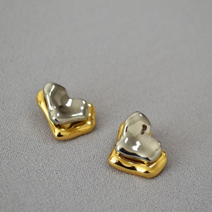 Irregular heart-shaped stud earrings in silver and gold minimalist dual-tone design