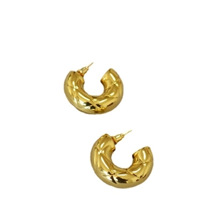 Chic gold-plated brass hollow C-hoop earrings with quilted pattern design for women