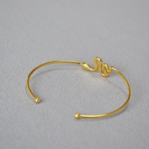 Gold-plated brass snake-shaped open bracelet with adjustable minimalist wave design