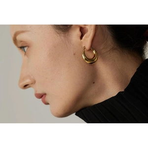 Orecchini a cerchio minimalisti in ottone placcato oro con finitura lucida a specchio