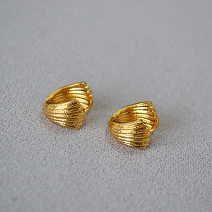 French retro shell-shaped brass gold-plated hoop earrings with fine striped texture