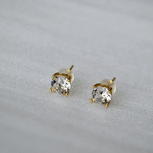 Elegant 925 silver needle stud earrings with round brilliant-cut crystals in gold setting