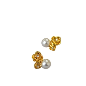 Elegant floral pearl earrings with 925 silver needles and sparkling zircon accents