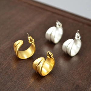 Boucles d'Oreilles Clous en C Irrégulières en Laiton Vintage Avec Tige en Argent Sterling 925 Or Argent Antique Plaqué Texture de Vague Bijoux Femme