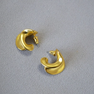 Vintage gold-plated twisted C-shaped earrings with a matte textured metallic finish