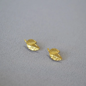 Japanese style retro brass gold leaf studs with realistic natural vein textures