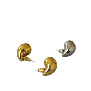 Hollow teardrop earrings in gold and silver plating with minimalist 925 silver needle studs