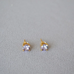 Elegant 925 silver studs featuring lavender round crystals in a 4-prong gold setting
