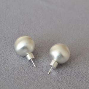 Boucles d'Oreilles Clous Sphériques Brossées Minimalistes Vintage pour Femmes Boucles d'Oreilles Boule Mates en Cuivre Plaqué Argent Tige Argent 925